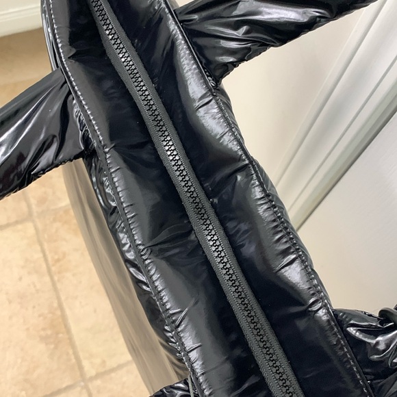Puffer Shiny Black Quilted Vince Camuto Bag - Picture 12 of 17